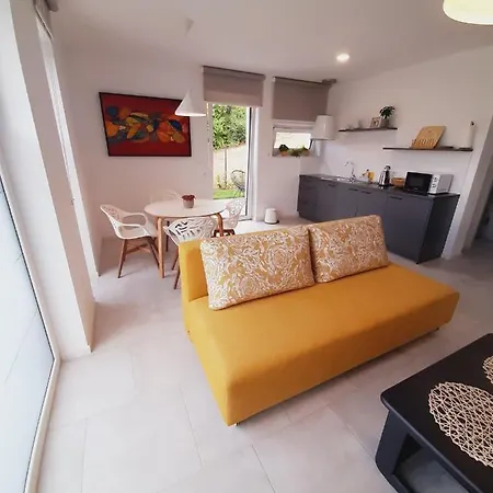 Bee-apartment In A Quiet Neighbourhood *