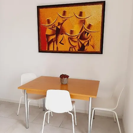 Bee-apartment In A Quiet Neighbourhood *