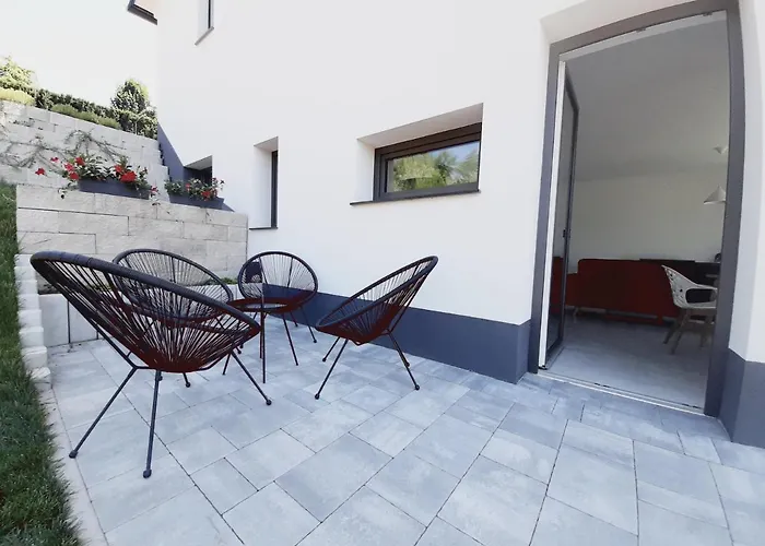 Bee Lesce (Upper Carniola)